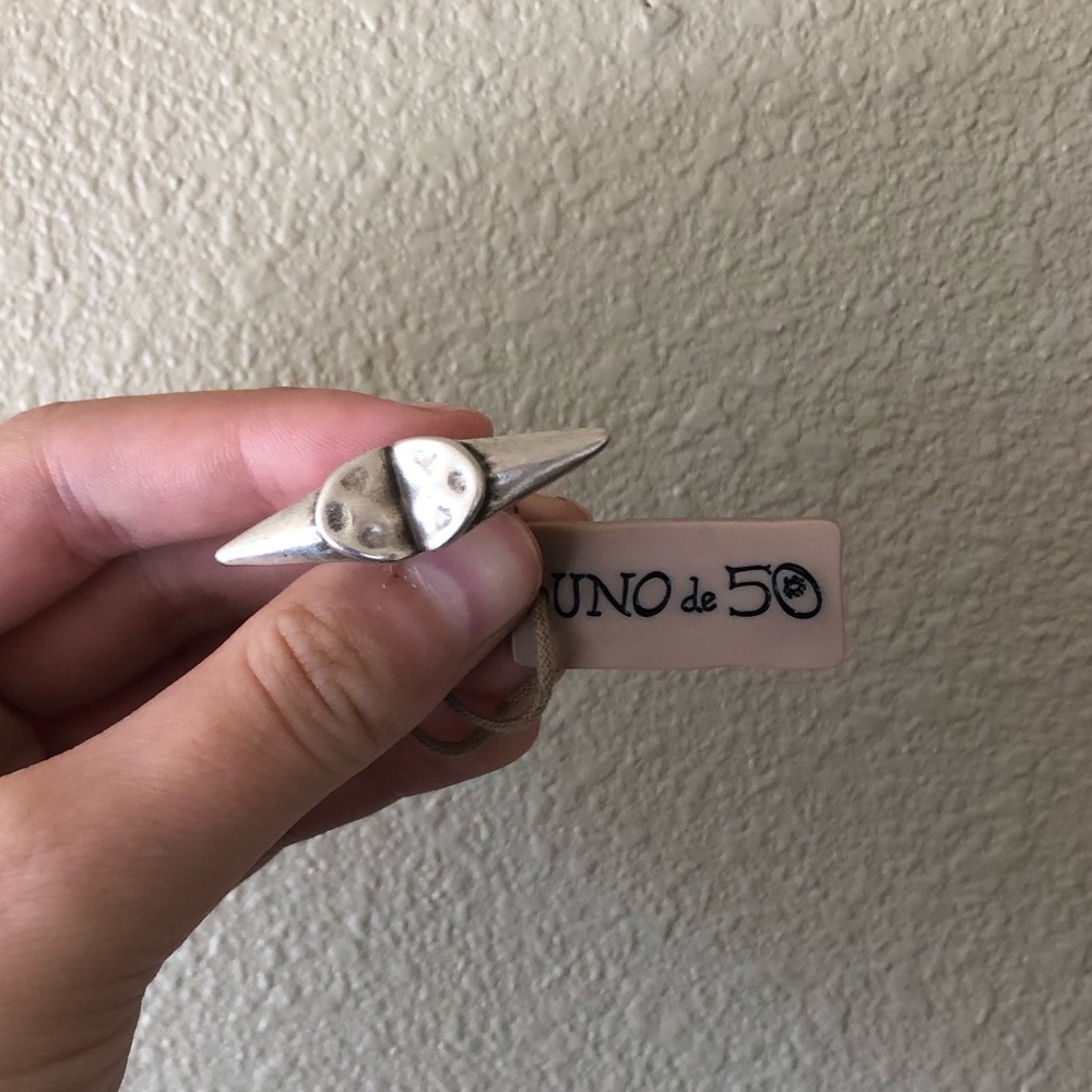 Uno de 50 slashed anvil statement ring